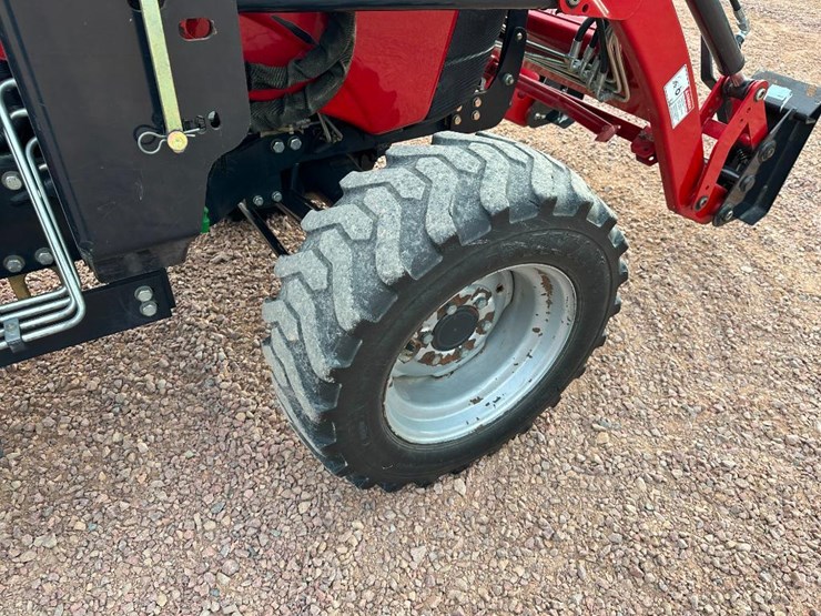 2011-case-ih-farmall-40-image-9