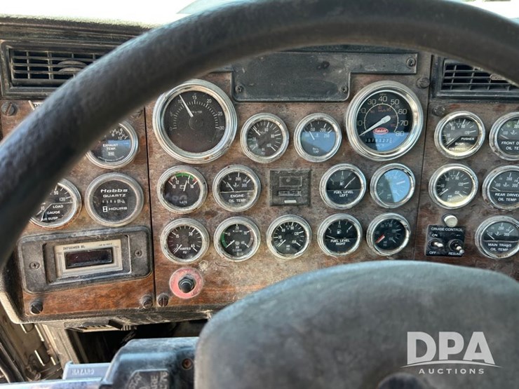 1998-peterbilt-378-image-46
