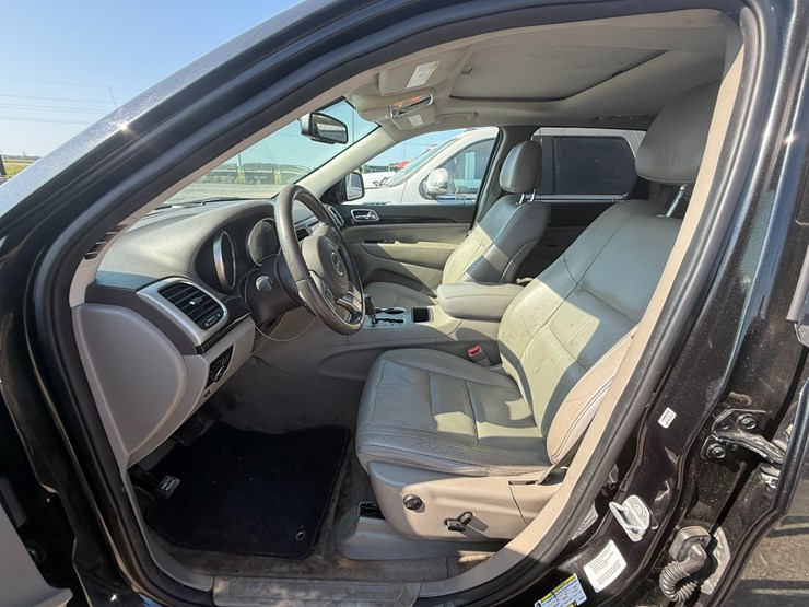 2013-jeep-grand-cherokee-image-23
