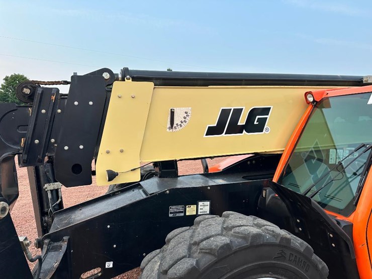 2016-jlg-1055-image-23