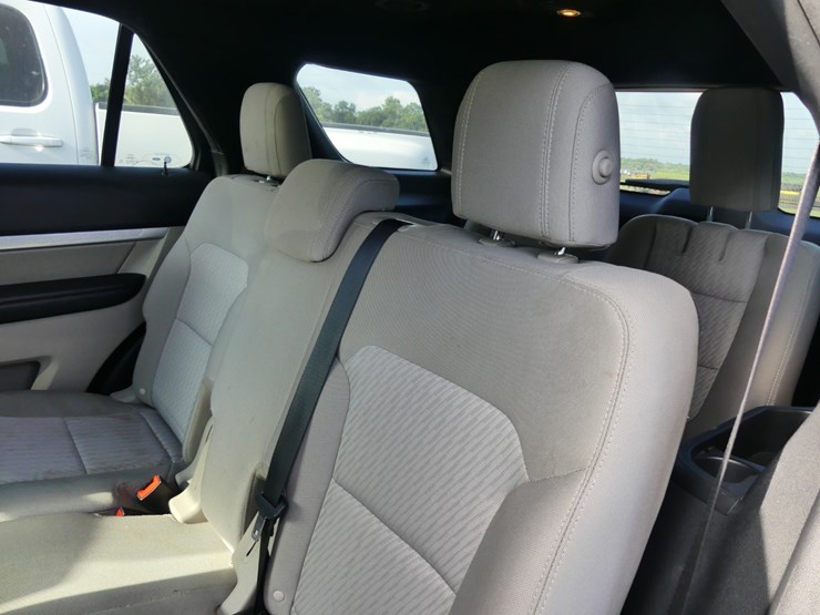 2018-ford-explorer-image-10