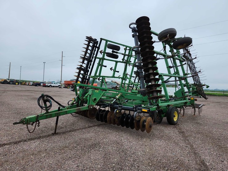 john-deere-726-image-1