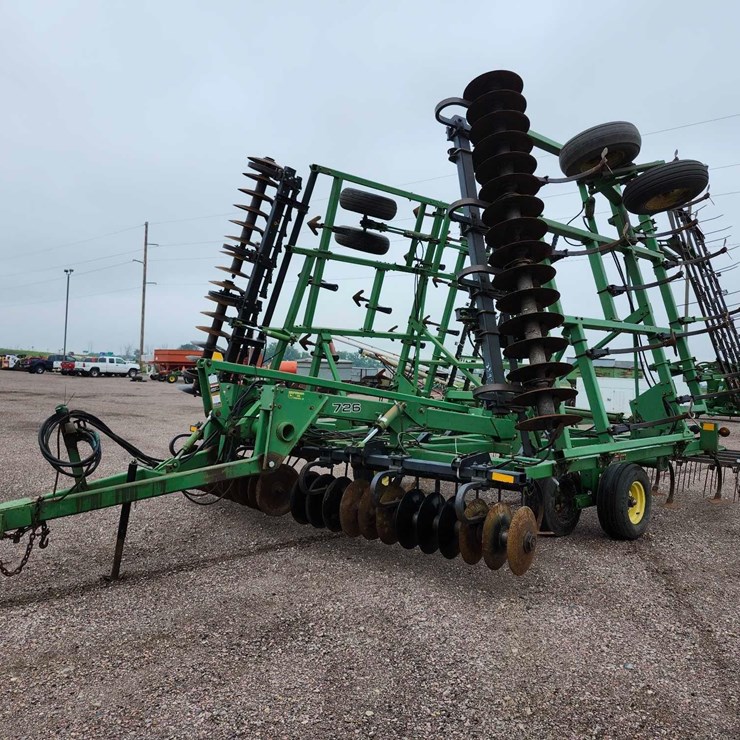 JOHN DEERE 726