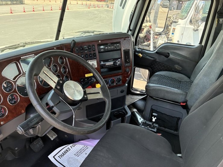 2017-mack-pinnacle-truck-tractor-image-18