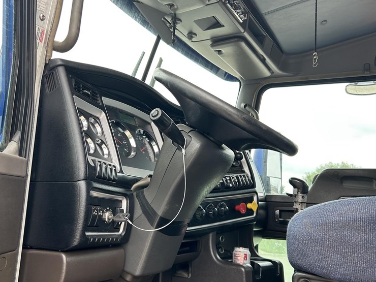2019-kenworth-t800-image-9