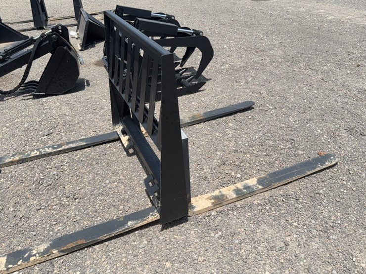 #2045-•-trubilt-42"-skid-steer-pallet-forks-image-2