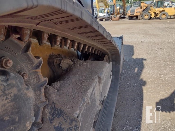 2023-deere-317g-image-30