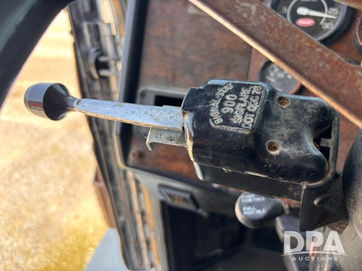 1996-peterbilt-377-image-89
