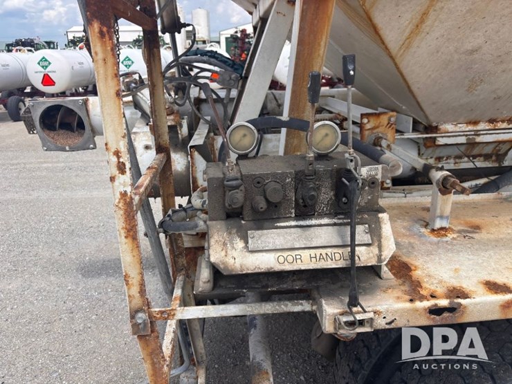 2000-peterbilt-357-image-45