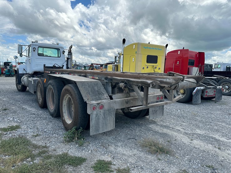 1999-mack-rd688s-image-4