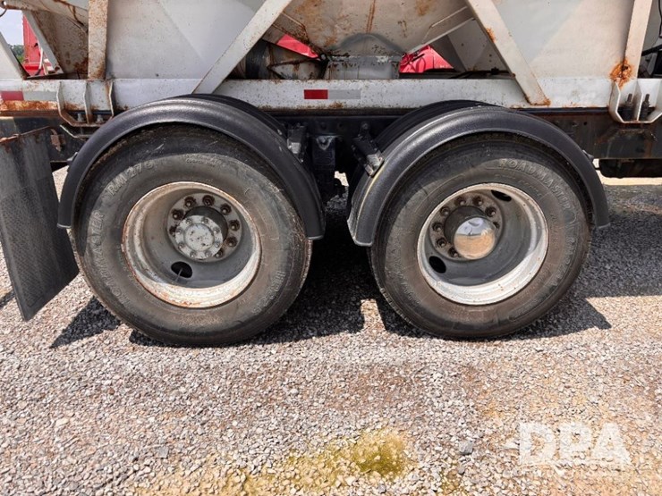 1996-peterbilt-377-image-41