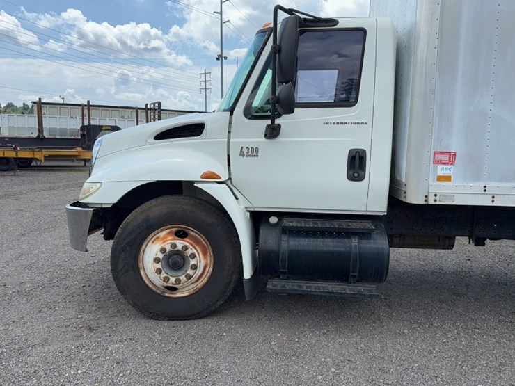 2006-international-durastar-4300-image-13