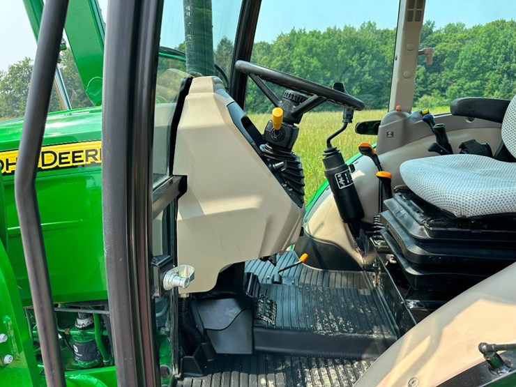 2020-john-deere-5075e-image-44