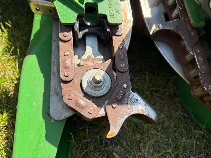 2021-john-deere-c12r-image-31