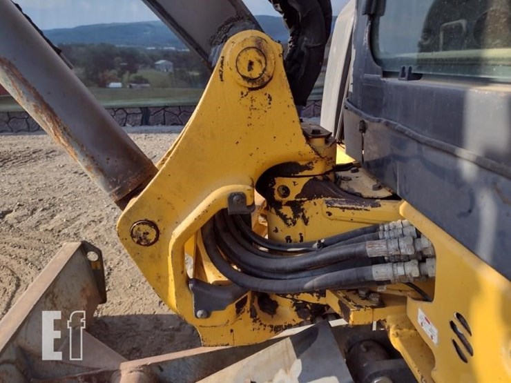 2006-deere-35d-image-27
