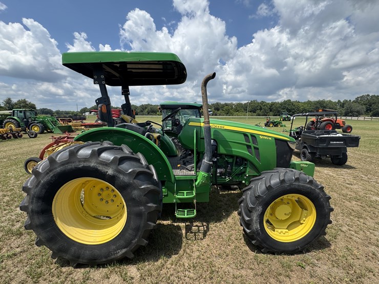 2021-john-deere-5090m-image-5