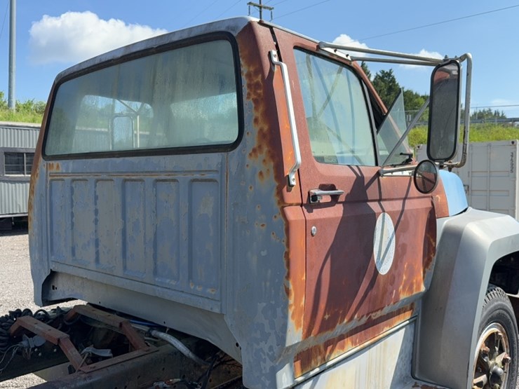 1989-ford-f700-image-5