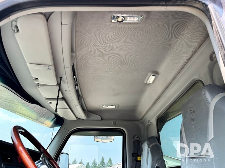 2016-kenworth-t880-image-89