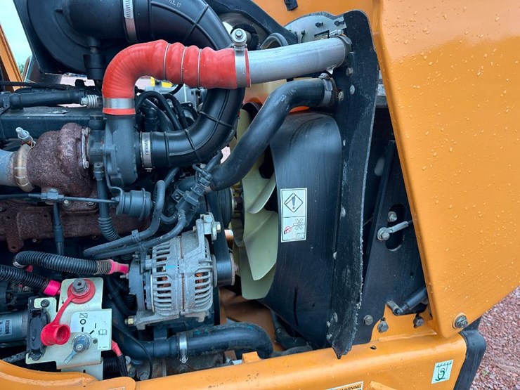 2019-case-580sn-image-47