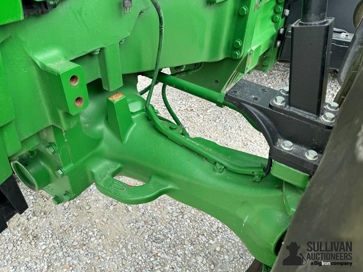 2011-john-deere-8235r-image-11