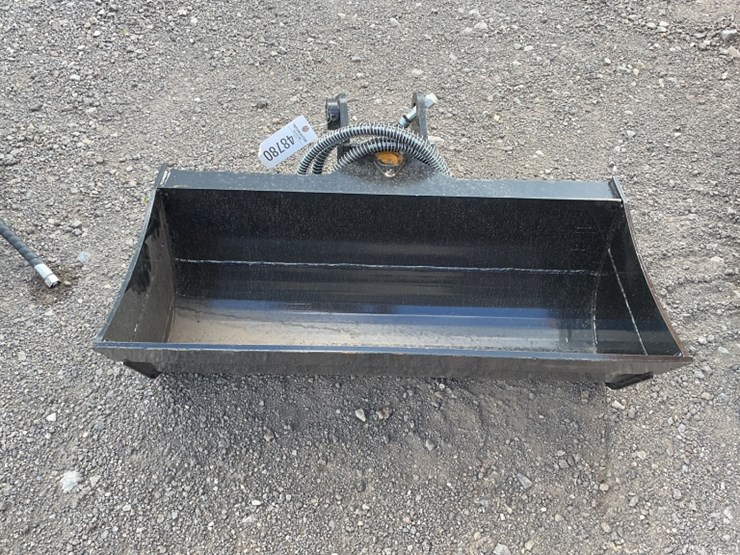 #2007-•-32"-excavator-angle-bucket-image-2