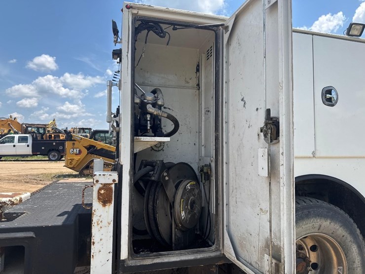 2014-freightliner-s/a-service-truck-image-27
