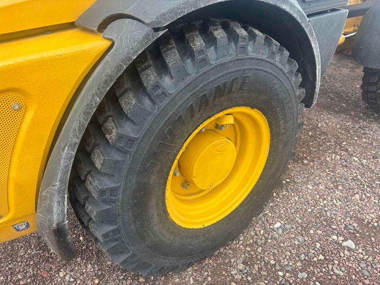 deere-204l-image-28