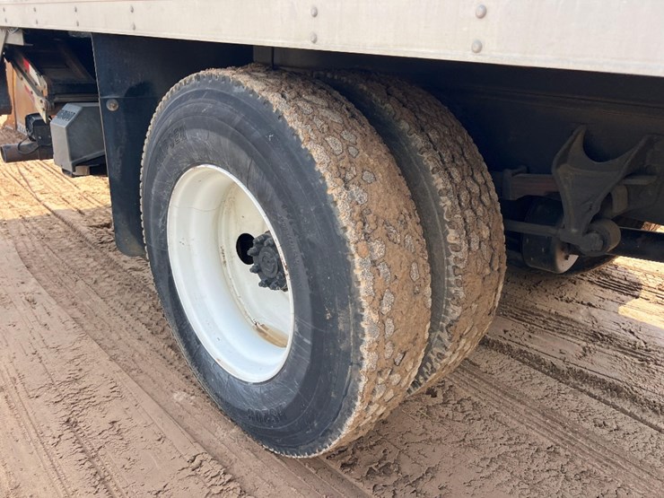 2012-ford-f650-image-28