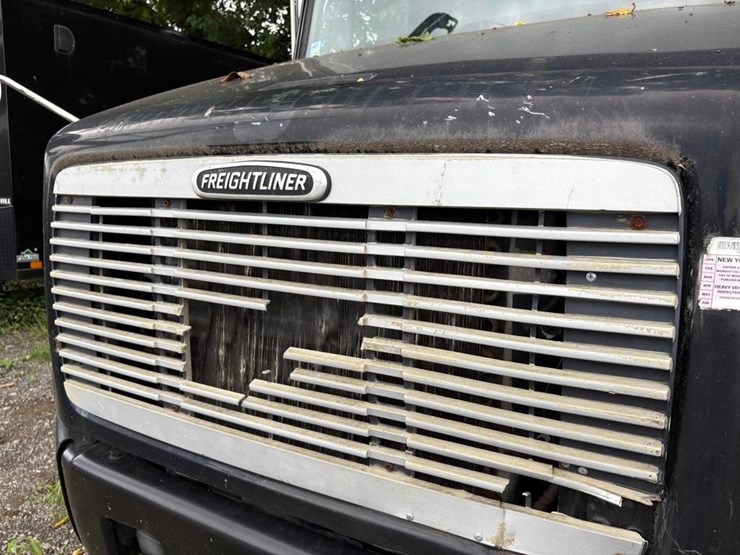 freightliner-fl70-image-17