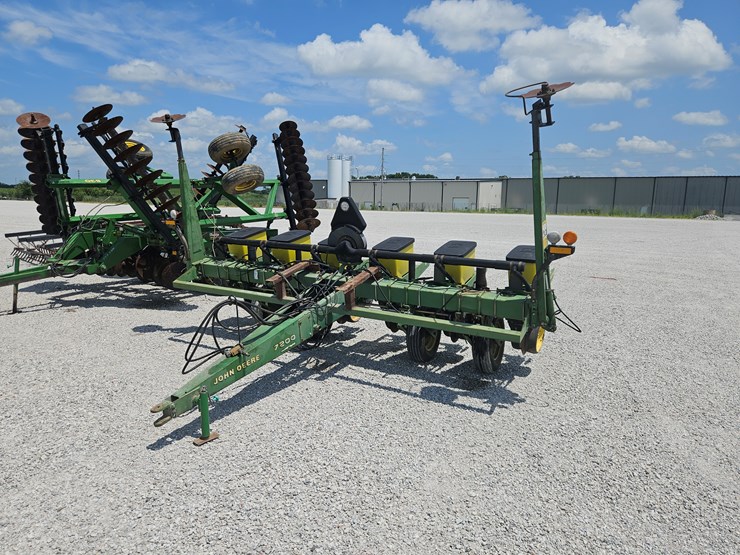 john-deere-7200-image-1