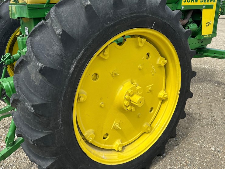 john-deere-720-image-12