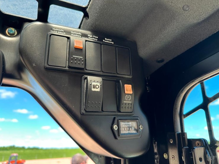 2014-terex-v200s-image-34