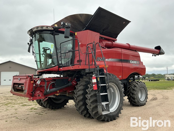 2018-case-ih-8240-image-1