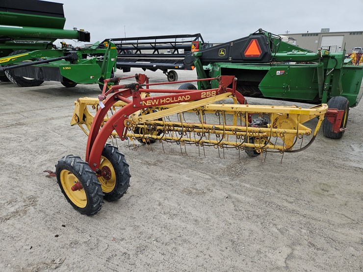 new-holland-258-image-1