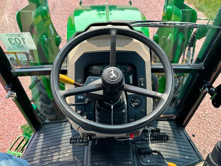 2020-john-deere-5075e-image-54