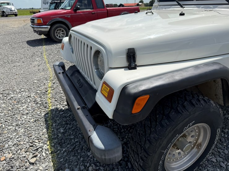 1997-jeep-wrangler-image-14