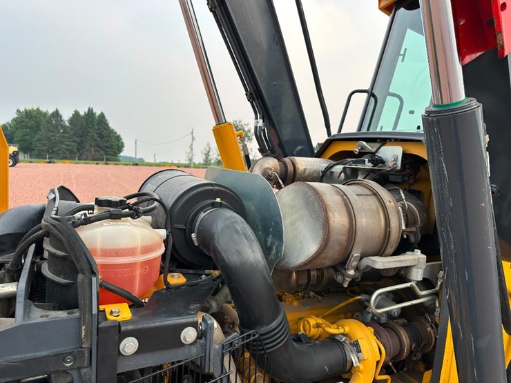 2018-deere-310sl-image-50