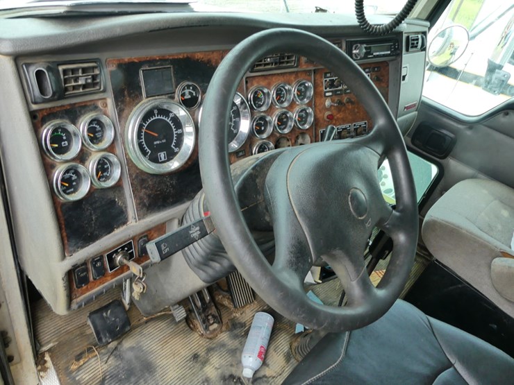 2004-kenworth-t800-image-16