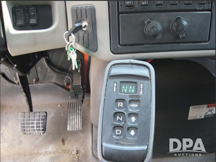 2009-international-durastar-4400-image-30