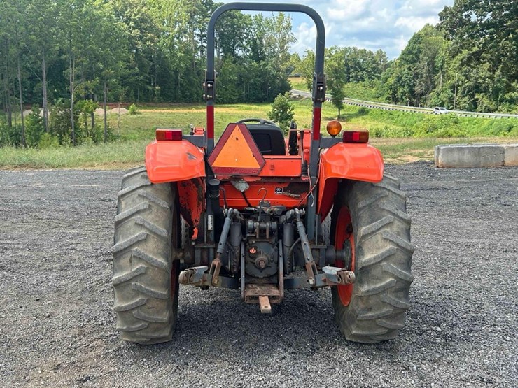 2007-kubota-m5040f-image-3