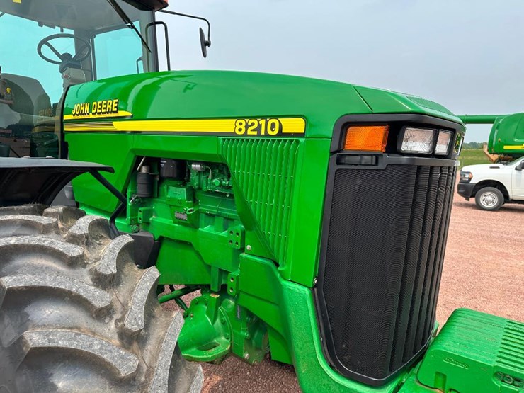 john-deere-8210-image-33