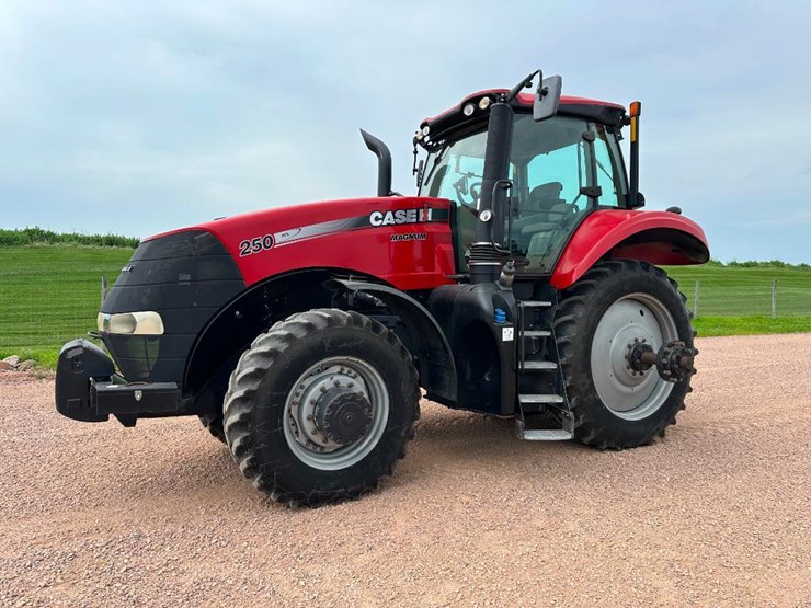 2017-case-ih-magnum-250-image-1
