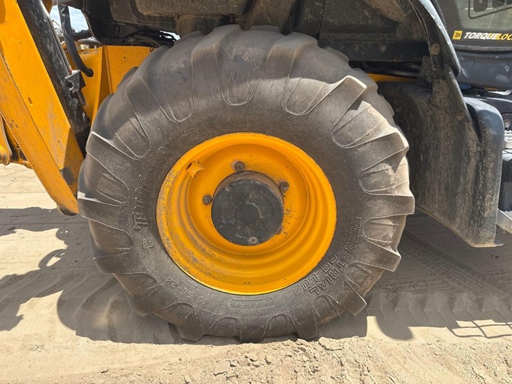 2017-jcb-3cx-image-12