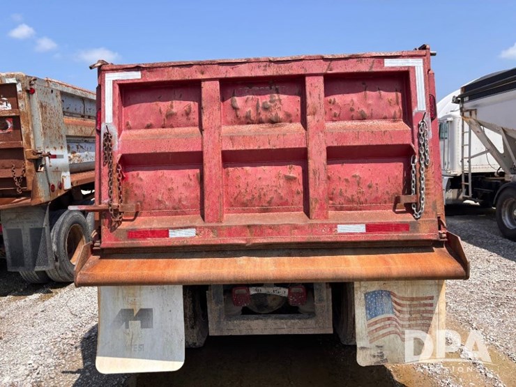 1997-freightliner-fld112-image-8