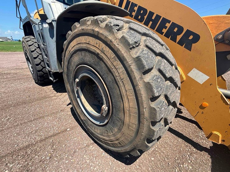 2017-liebherr-l586-image-33