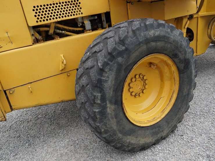 deere-444g-image-53