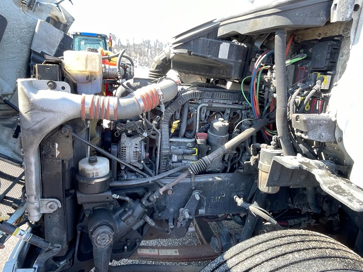 2015-peterbilt-579-image-59
