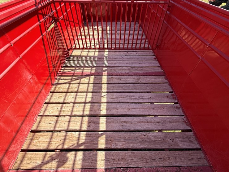 #18-•-2015-ww-livestock-trailer-image-14
