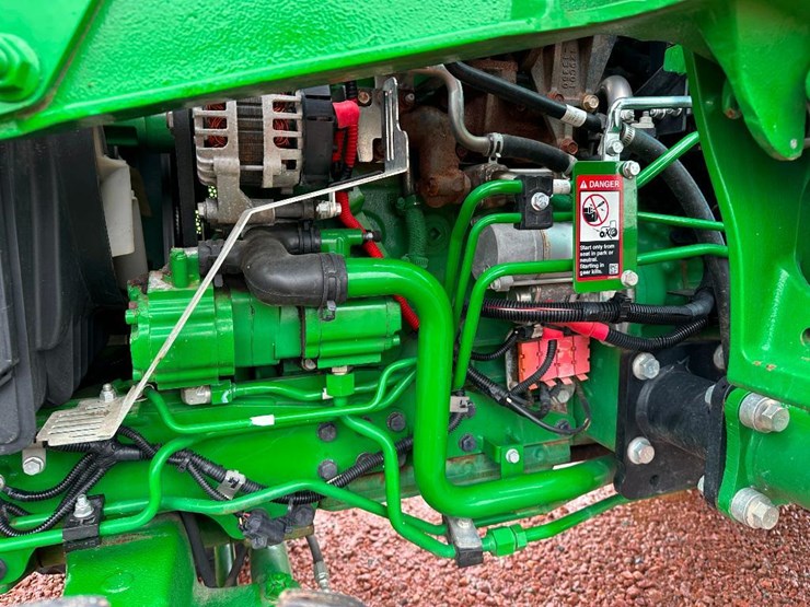 2018-john-deere-4052r-image-38