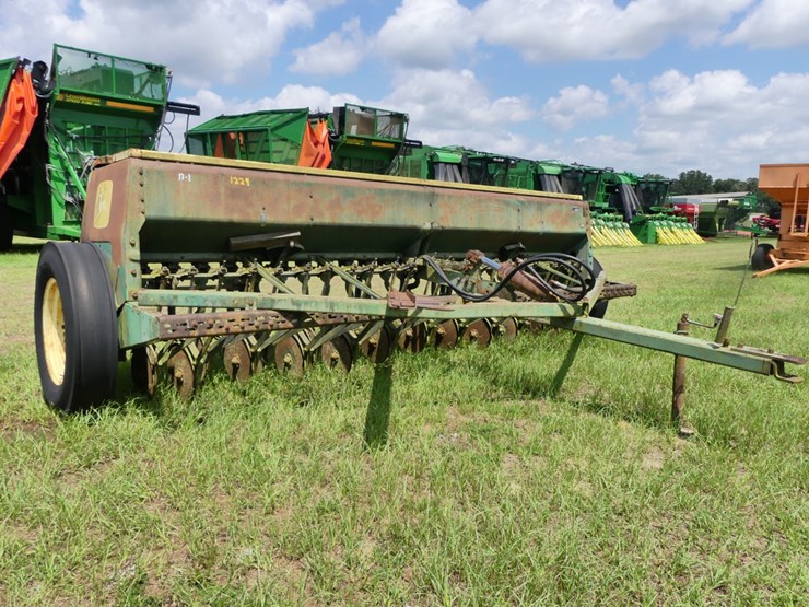 john-deere-8300-image-1